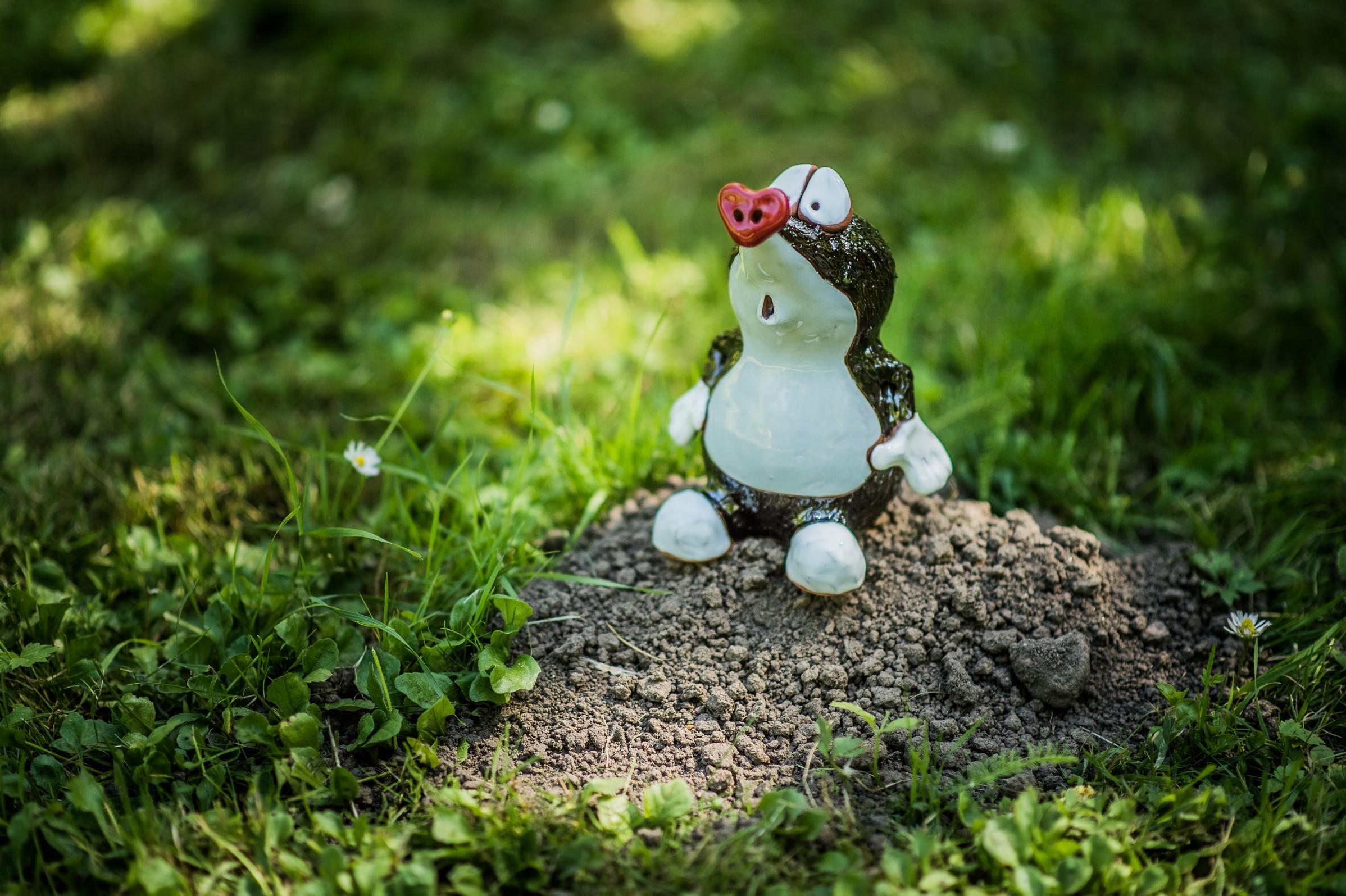 Maulwurf Gartenstecker Studio schräg auf Stab